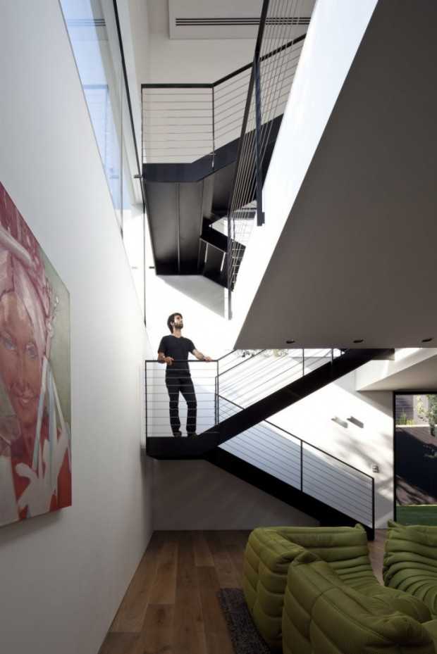 Вітальня з басейном Інтер'єр вітальні з басейном у будинку в Тель-Авіві, натхнення для дизайну