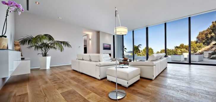 Гостина: затишок з каміном Затишна гостина з каміном, розкішний інтер'єр вілли, природні матеріали.