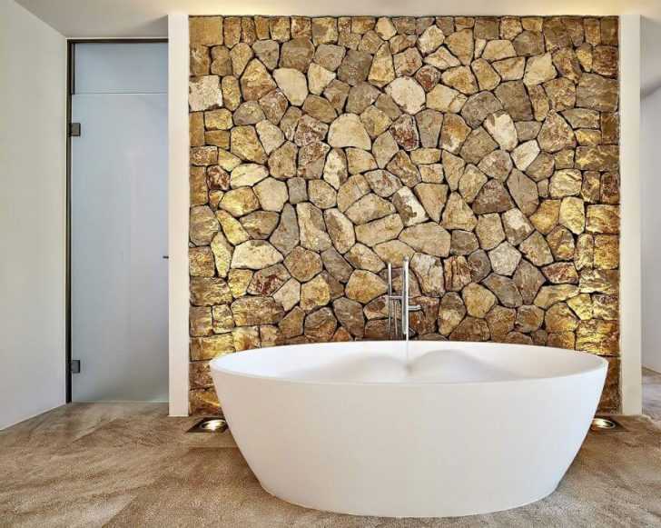 Стильна гостьова ванна Дизайн гостьової ванної кімнати вілли з акцентом на природні матеріали та сучасну сантехніку.