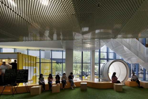 Гален: Еклектика та дизайн Еклектичний інтер'єр наукового парку «Гален» 2026, реконструкція холу з акцентом на деталі.