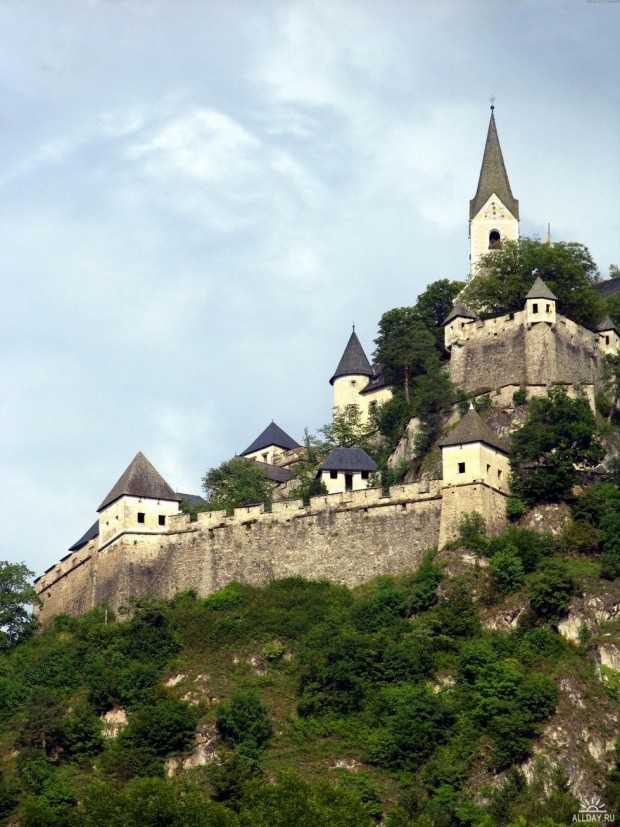 Функціональний інтер'єр Приклад функціонального дизайну інтер'єру, що оптимізує простір для комфортного проживання.