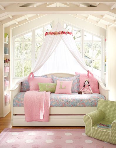 Захисний балдахін Стильний балдахін на дитячому ліжку: елегантний захист від світла та пилу