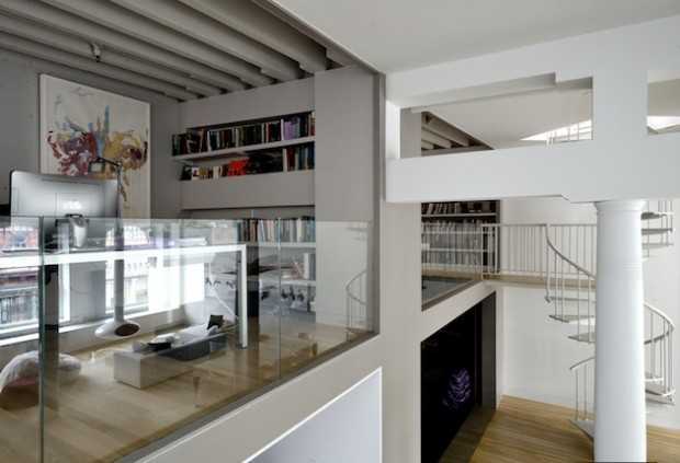 Стиль у деталях Стильний дизайн двоповерхової квартири з використанням чорно-білої палітри та елементів мінімалізму.