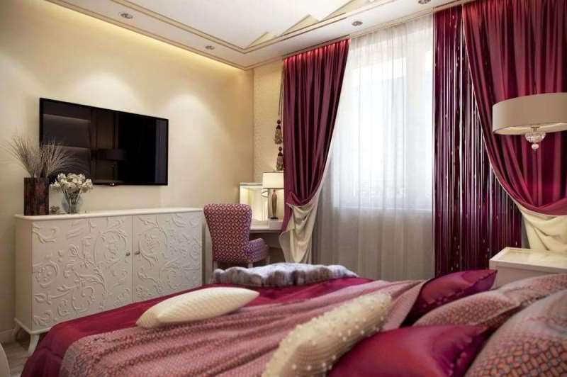 Стильні штори для дому Бордові штори в інтер'єрі квартири: стильний акцент та елемент декору вікна.