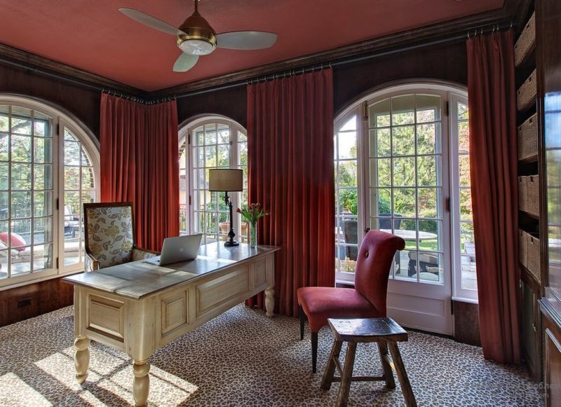 Бордо і затишок Бордові штори в інтер'єрі вітальні: елегантний вибір для затишного дому