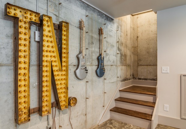 Об'ємні літери в інтер'єрі Об'ємні літери на стіні – оригінальний літерний декор для малих квартир, тренд 2026.