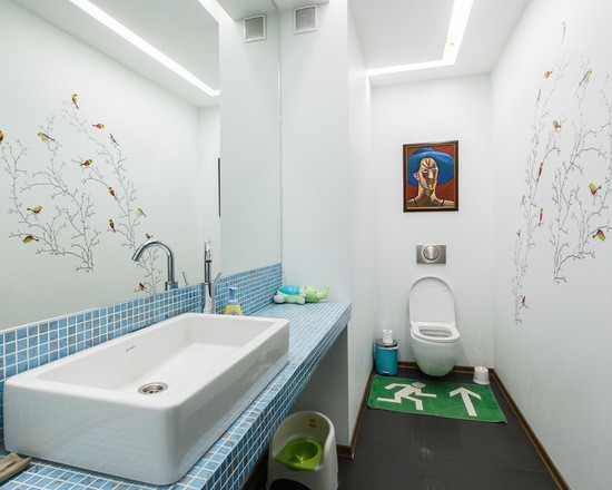 Бюджетний ремонт ванної Варіанти оздоблення стін для бюджетного ремонту ванної кімнати: плитка та ПВХ панелі.