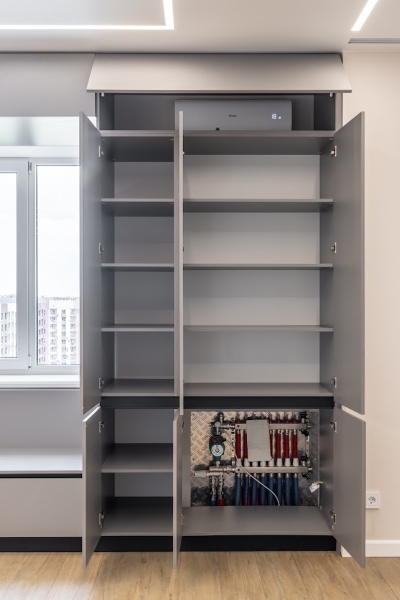 Приховане зберігання Мінімалістичні фасади шаф під підвіконням 2026: приховане зберігання у маленькій квартирі.