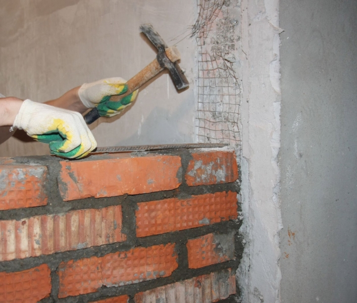 Схема кладки перегородок Схема цегляної кладки перегородок з розмірами та необхідними інструментами для роботи