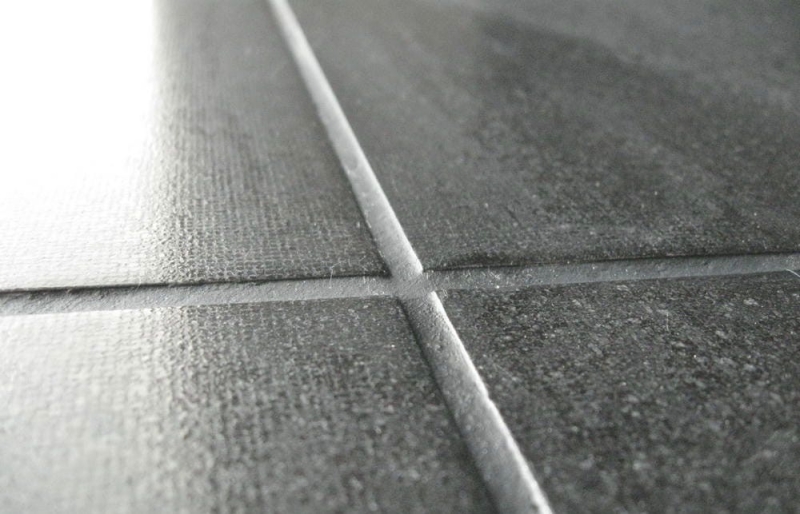 Вибір затирки Вибір вологостійкої затирки для швів плитки залежно від типу приміщення в 2026