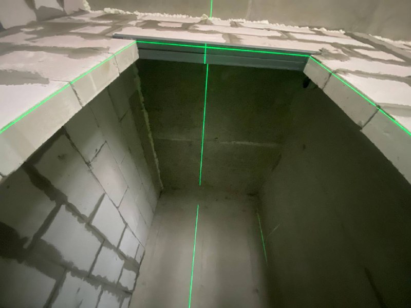 Розміри мають значення Технічний нагляд 2026: перевірка розмірів та геометрії дверних прорізів на об'єкті.