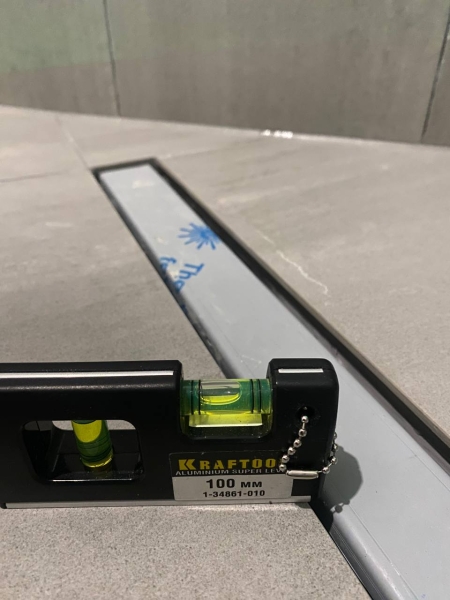 Душовий трап: правильний монтаж Перевірка правильності монтажу душового трапу спеціалістом технічного нагляду.