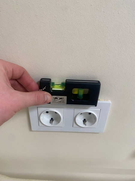 Рівна розетка: лазерний контроль Перевірка рівності встановлення розетки лазерним нівеліром: контроль якості чистового оздоблення 2026.