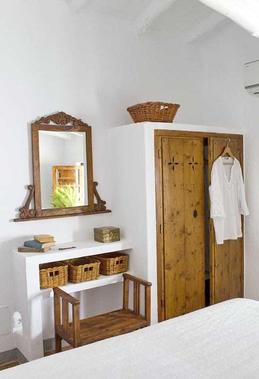 El Carligto: дизайн Дизайн інтер'єру El Carligto демонструє поєднання сільського стилю, плетених меблів та вапняного оздоблення.