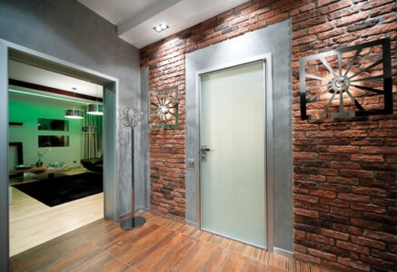 Передпокій 2026: Стиль, затишок та економія на оздобленні. — Декоративний камінь в передпокої