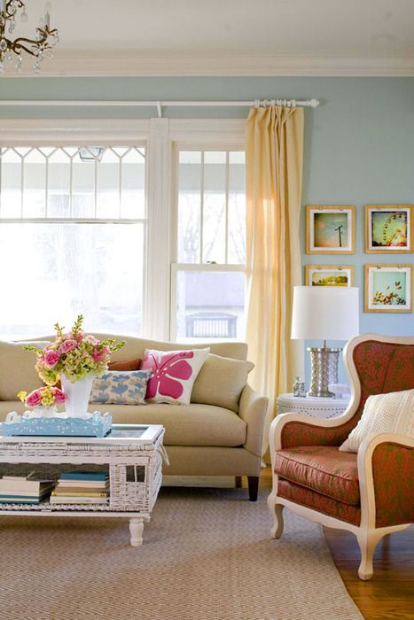 Освітлюємо темний простір Дизайн темної кімнати з додаванням дзеркал та світлих меблів для збільшення освітленості простору