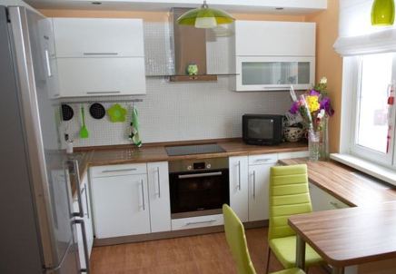 Ергономіка та затишок Оновлення кухонних меблів: ергономічний дизайн кухні з оптимальним розміщенням техніки для затишку