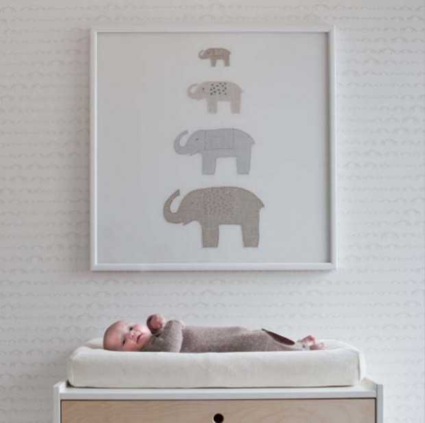 Мила картина в дитячій Картина із зображенням тварин в затишній дитячій кімнаті для новонародженого.