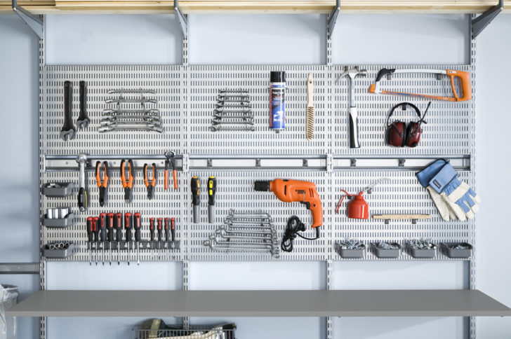 Кошики для кладовки Функціональний дизайн кладовки 2026: організація простору в кладовці з використанням кошиків та ящиків.