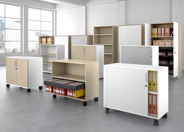 Лофт-стиль в офісі Сучасний офіс в стилі лофт з цегляними стінами, дерев'яними елементами та ергономічними кріслами.