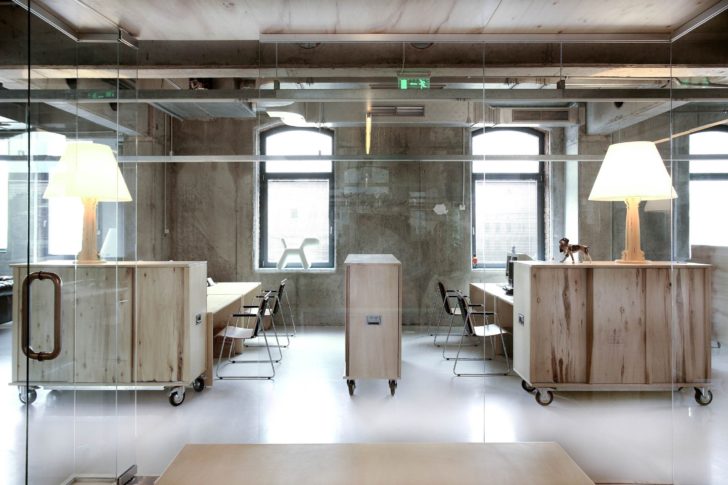 Офіс 2026: Економія та стиль Сучасний дизайн офісу 2026: ергономічні меблі для комфортної роботи та продуктивності команди.