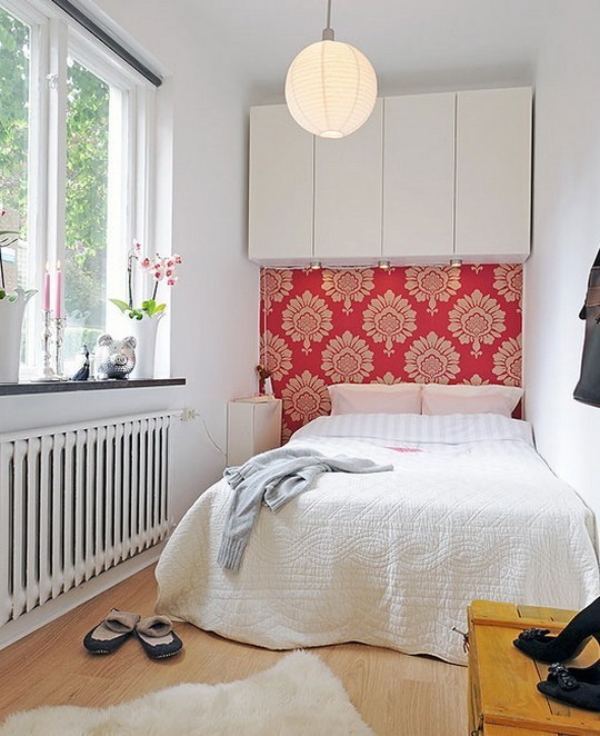 Ліжко на балконі Спальне місце на балконі: оригінальне рішення для невеликої спальні, економія простору.