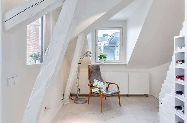 Природні матеріали: Скандинавський дім Мінімалістичний інтер'єр дворівневої квартири в Стокгольмі з використанням природних матеріалів.