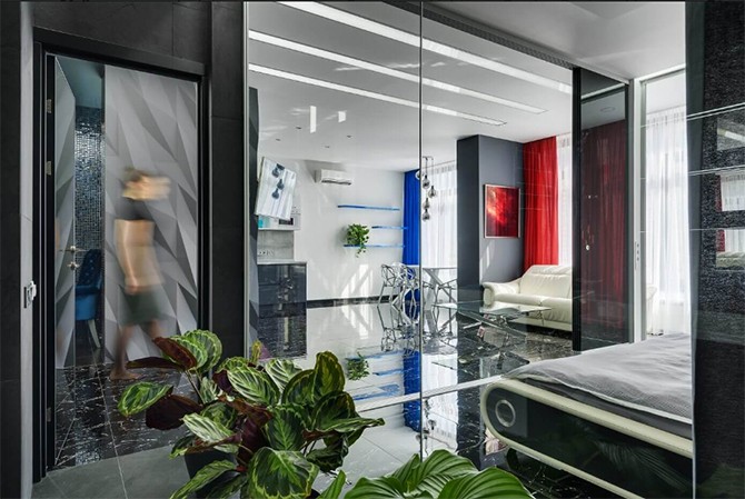 Прозорі перегородки Вид із спальні на скляні перегородки в дизайні квартири 75 кв. м.