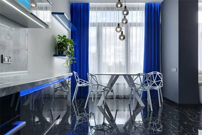 Елегантна столова Столова зона в дизайні квартири 75 кв. м. з елементами ар-деко.