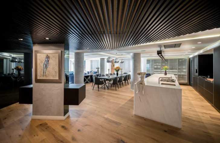 Вигляд з передпокою Вид з прихожої на вітальню у трикімнатній квартирі, дизайн 2026