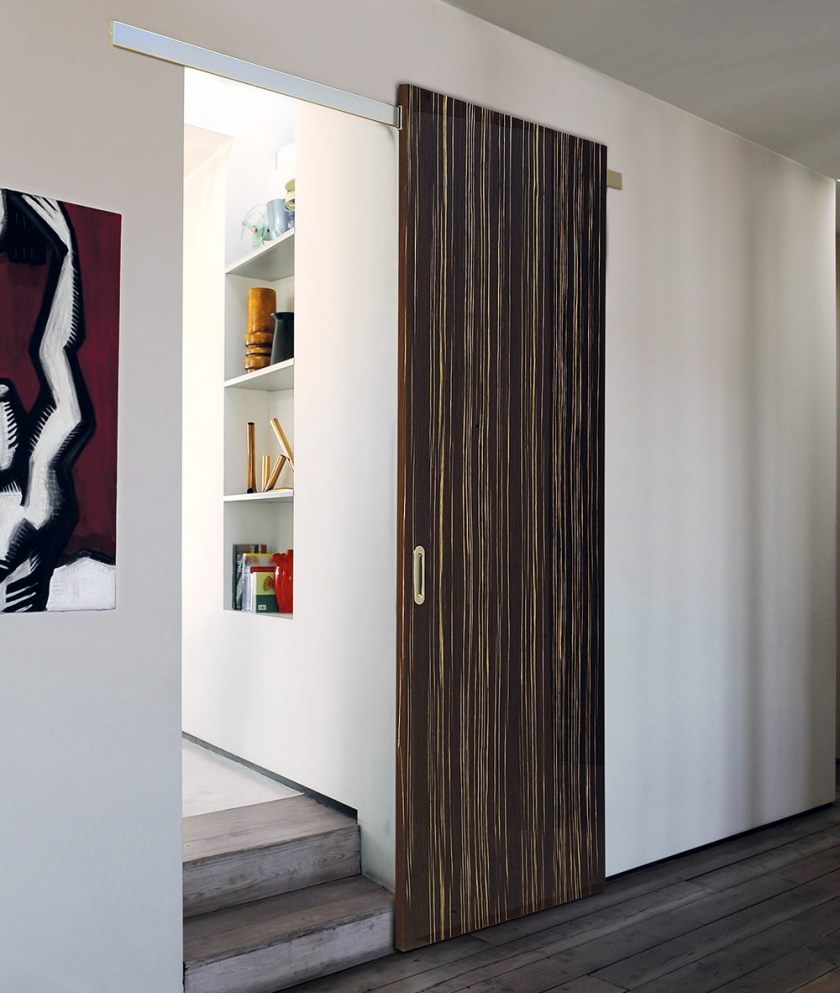 Японські розсувні двері Двері в інтер'єрі в японському стилі: розсувні, з рисового паперу, мінімалістичний дизайн.