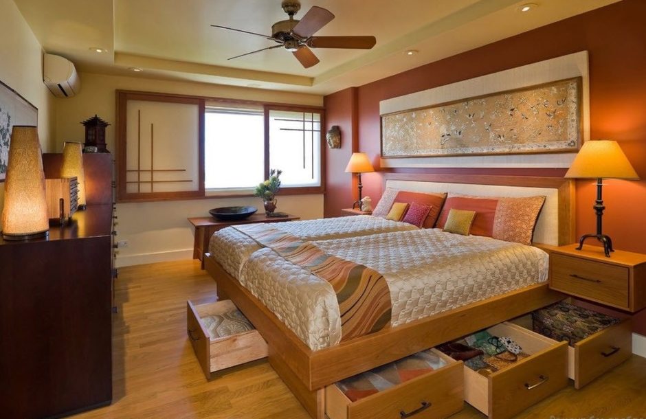 Меблі для японської спальні Меблі в японському стилі: низьке ліжко, тумбочки з натурального дерева, мінімалізм