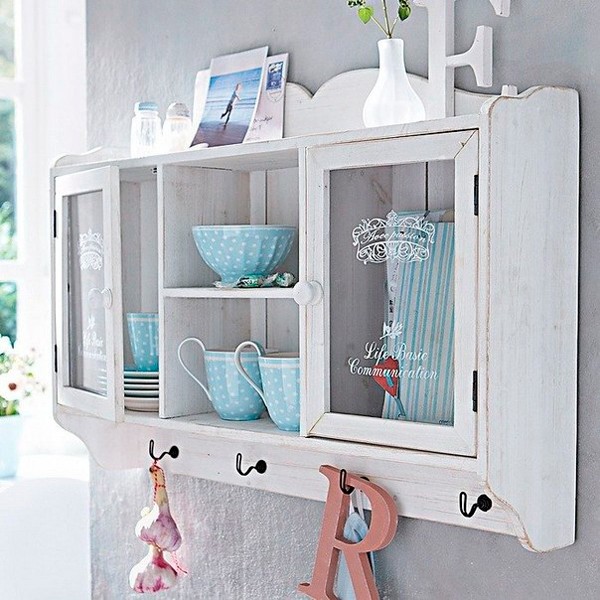 Шеббі-шик полиця Біла металева поличка з кованими елементами в стилі шеббі-шик для декору