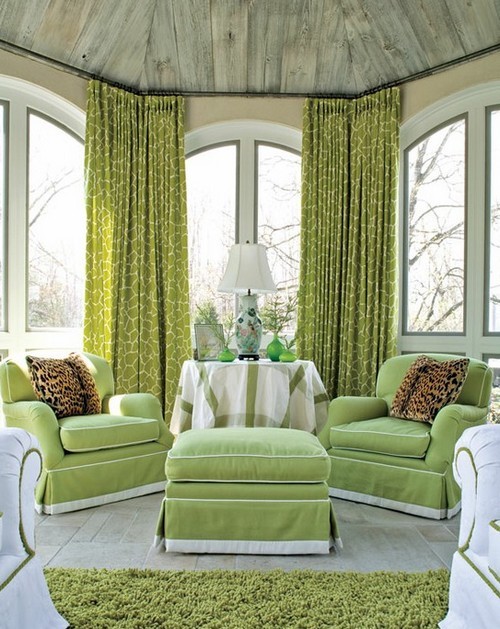 Фісташкова елегантність Елегантна вітальня в фісташкових тонах з дерев'яними елементами та стильним декором