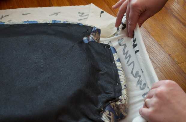 DIY реставрація Оновлення старих стільців своїми руками: креативне використання фарби та чаю для унікального вигляду.