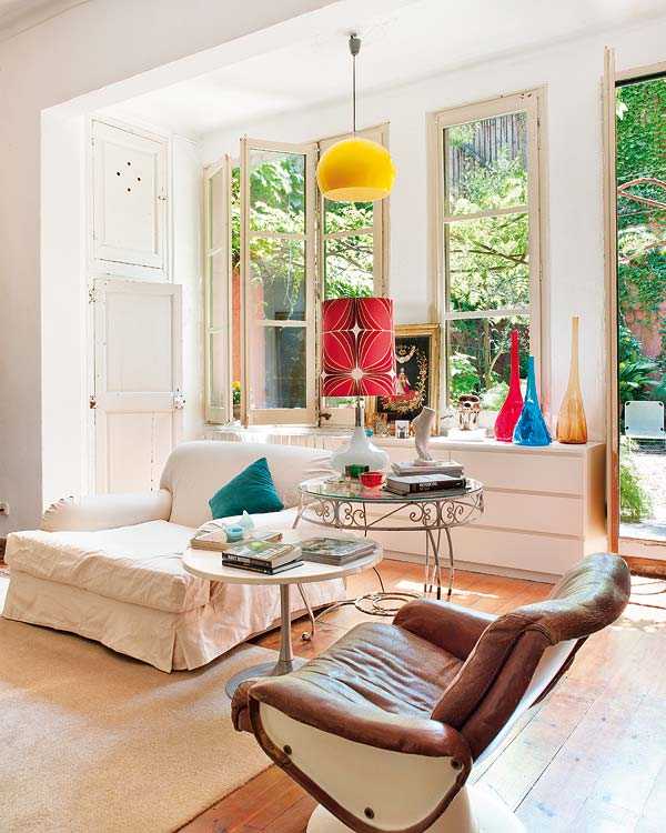 Творчий простір у домі Дім художника в Барселоні: поєднання еклектики 2026, патіо та створення атмосфери затишку.