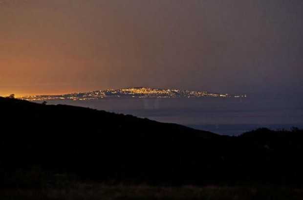 Кам'яні стіни Флінстоунів Оригінальна архітектура будинку у стилі Флінстоунів: вид зсередини на кам'яні стіни.