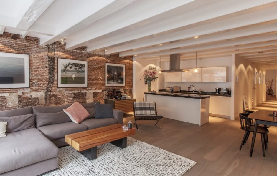 Три стихії: лофт еклектика Стеля в стилі лофт з елементами дерева, бетону та металу, еклектичний індустріальний стиль.