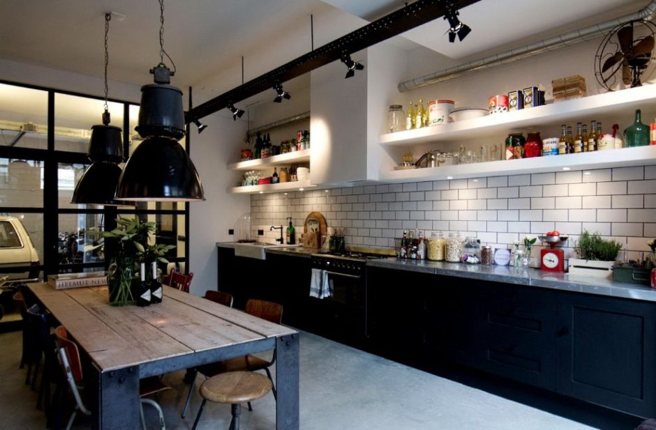 Декоративна лофт-стеля Сучасна стеля в стилі лофт з використанням декоративної штукатурки та точкового освітлення