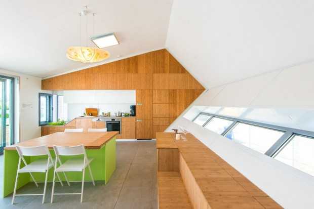 Енергоефективний фасад Сучасний фасад енергоефективного будинку, що відображає принципи ізраїльської архітектури та енергозбереження.