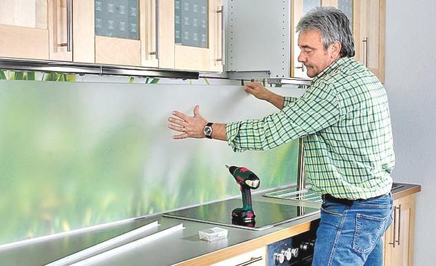 Встановлення пластикового фартуха Простий монтаж: встановлення пластикового фартуха для кухні на стіну своїми руками.