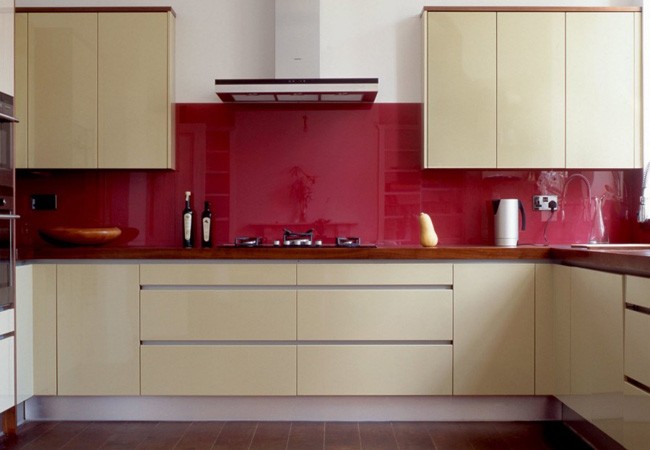 Глянцевий фартух з малюнком Глянцевий кухонний фартух з пластику з яскравим та сучасним малюнком.