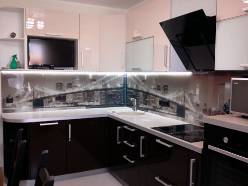 Фотодрук на фартуху Пластиковий кухонний фартух з фотодруком міського пейзажу, тренд 2026 року.