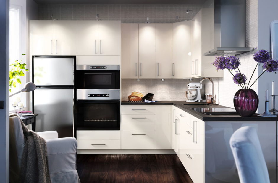 Компактна Дзен Кухня Маленька кухня в японському стилі: ефективне використання простору, мінімалізм та світлі кольори.