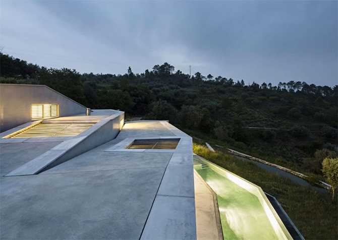 Дах і басейн Будинок з плоским дахом та басейном: гармонія з природою та відпочинок на терасі