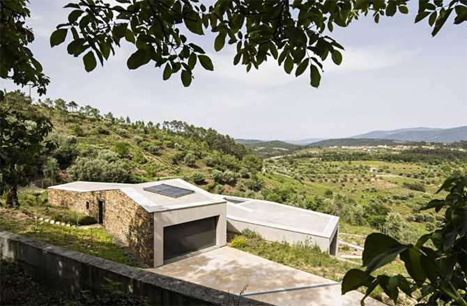 Гараж Гараж сучасного будинку з плоским дахом, мінімалістичний дизайн та практичність