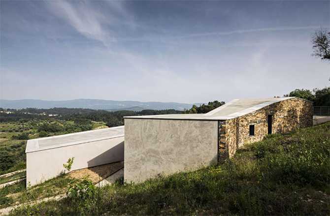 Головний фасад Головний фасад сучасного будинку з плоским дахом, виразний мінімалістичний дизайн