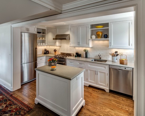 Острів – зручне рішення Острівний модуль у маленькій кухні для збільшення робочої поверхні та функціональності