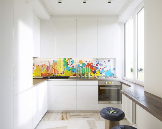 Акцентна робоча зона Яскрава робоча зона як акцент у білій Г-подібній кухні для малогабаритних квартир