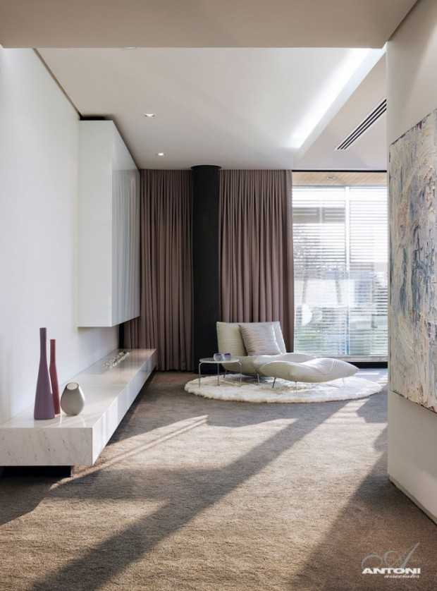 Архітектурна досконалість Сучасна архітектура 2026: чудовий вид на дім в Південній Африці з великим басейном та терасою.